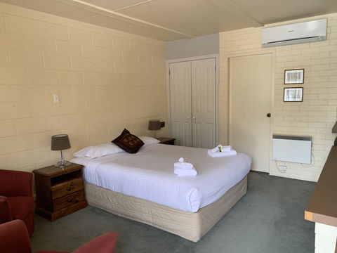 Robertson Country Motel - Darwin Holiday 1