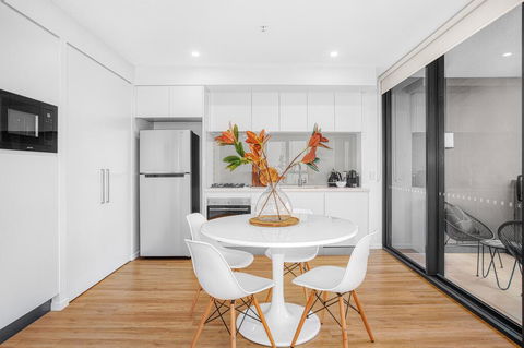 Roomy Apartment With Balcony, Parking, Ocean Views - Darwin Holiday 1