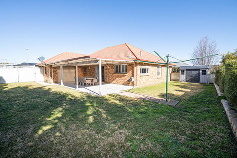 Roselawn Entertainer Large & Luxurious, Sleeps 12 - Darwin Holiday 3