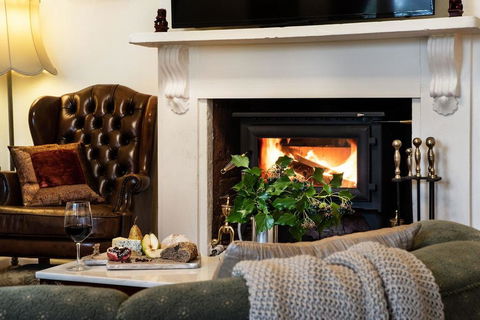 Roses Of Daylesford - Rosemary Cottage - Darwin Holiday 0