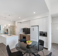 Round About Bulimba - Executive 3BR Bulimba apartment near Oxford St shops and restaurants - Darwin Holiday