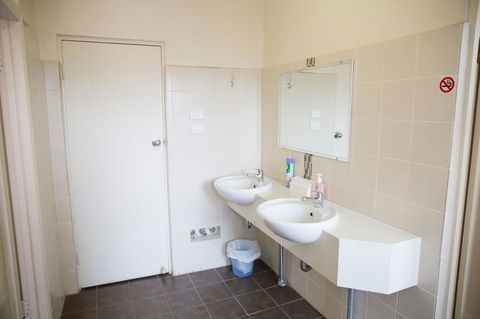 Royal Hotel Wyong - Darwin Holiday 1