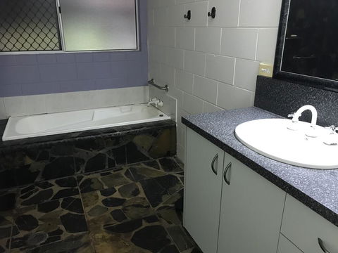 Royal Palm Cottage, Entire Two Bedroom 2 Bathroom House With Pool - Darwin Holiday 3