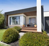 SAFETY BEACH ENTERTAINER - Darwin Holiday