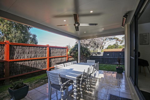 Sails On Chapel Cowes + WiFi - Darwin Holiday 0