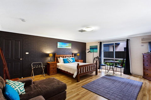 Salamander Beach Accommodation - Adults Only - Darwin Holiday 3