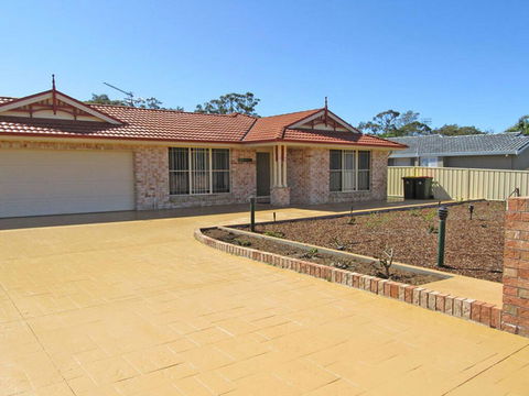 Salamander Way', 99a Salamander Way - Fantastic Duplex Close To Horizons Golf Resort - Darwin Holiday 0