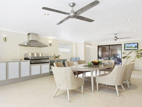 Saltwater - Entertainers Paradise - Darwin Holiday 1