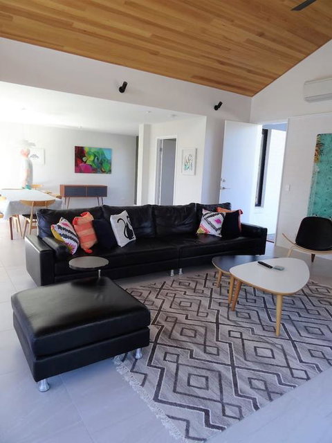 Salty Lark Beach House - Darwin Holiday 3