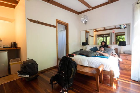 Samurai Beach Bungalows - Port Stephens YHA - Darwin Holiday 1