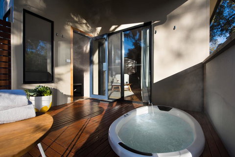 Sanctum - Darwin Holiday 0