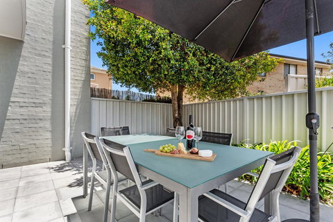 Sandcastles Unit 7 - Fingal Bay - Darwin Holiday 0