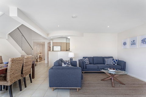 Sandcastles Unit 7 - Fingal Bay - Darwin Holiday 3