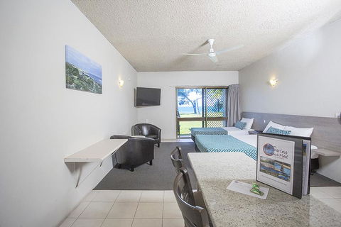 Sarina Beach Motel - Darwin Holiday 3
