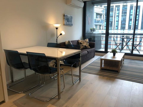 Scarlett - Docklands Delight Balcony, Gym & Pool - Darwin Holiday 1