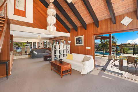 SCHMAN55-WATERFRONT, RESORT-STYLE ENTERTAINER - Darwin Holiday 1