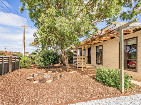 Sea Devine - Darwin Holiday 0