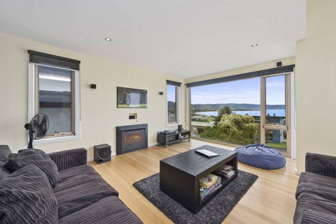 SEA SPECTACULAR - Seconds From The Beach! - Darwin Holiday 2