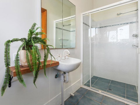 Sea Spray On Hungerford - Darwin Holiday 3