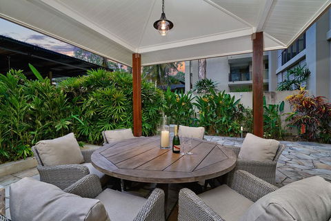Sea Temple Palm Cove Courtyard Villa 120 - Darwin Holiday 2