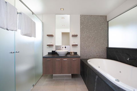 Sea Temple Palm Cove Luxury Studio 212 - Darwin Holiday 3