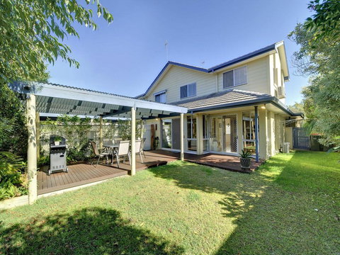 Sea Whispers @ Fingal Bay - Darwin Holiday 0