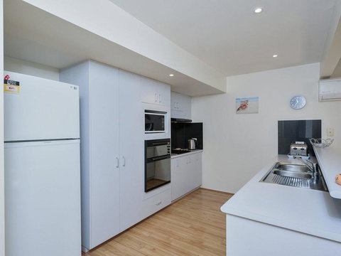 Sea Whispers @ Fingal Bay - Darwin Holiday 1