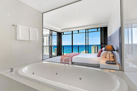 SeaBreeze Holidayz On Cavill Ocean View - Darwin Holiday 1