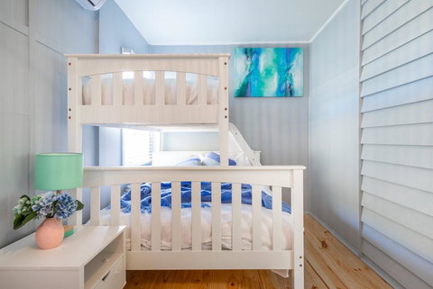 Seas The Day Rosebud - Darwin Holiday 0