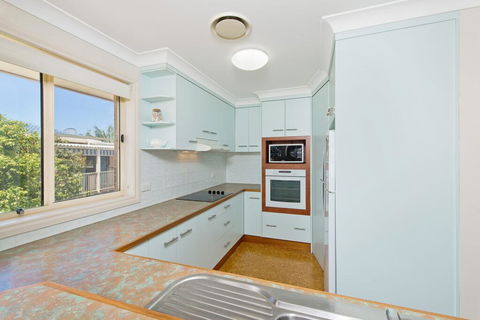 SEASCAPE - An Enticing Lakeside Escape - Darwin Holiday 2