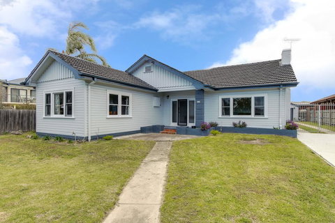 Seashells Lakes Entrance - Darwin Holiday 1