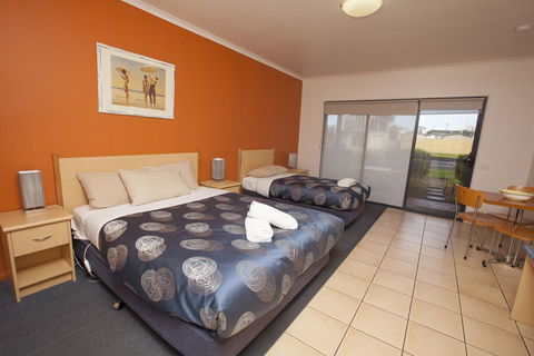 Seaview Motel & Apartments - Darwin Holiday 3