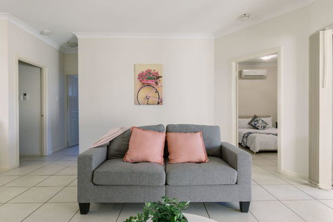 Secure 2 Bed Unit In Gray - Close Palmerston City - Darwin Holiday 3