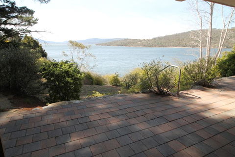 Seeblick 2 On Lake Jindabyne - Darwin Holiday 0