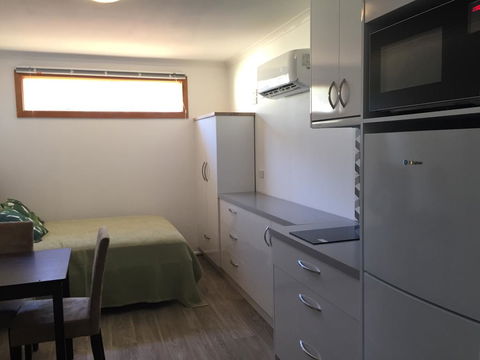 Self Contained Cabin - Darwin Holiday 3