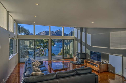 Sentinel - Darwin Holiday 0