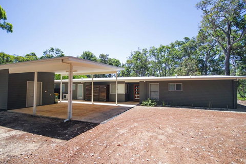 Sequoia Sanctuary - Darwin Holiday 1