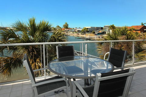 Serenity Waters 6 - Pristine 2 BDRM Apt With Water Views - Darwin Holiday 1
