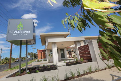 Seven Pines Motor Inn - Darwin Holiday 0