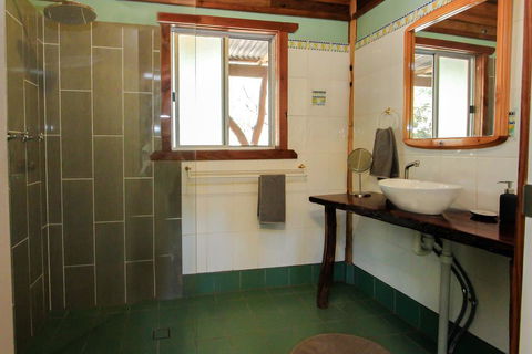 Shady Creek Eco Cabin, Peaceful Country Getaway - Darwin Holiday 3