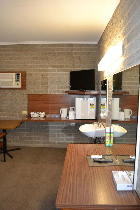 Shamrock Hotel Motel Balranald - Darwin Holiday 1