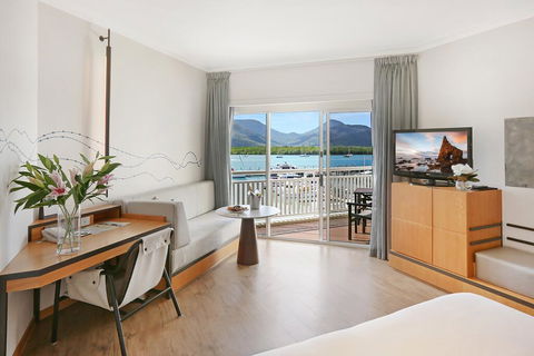 Shangri-La Hotel, The Marina, Cairns - Darwin Holiday 1