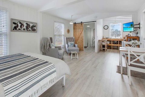 Shearers Cottage - Pet Friendly Holiday Accommodation - Darwin Holiday 3