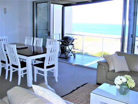 Shearwaters Apartment, Ocean Views - Darwin Holiday 2