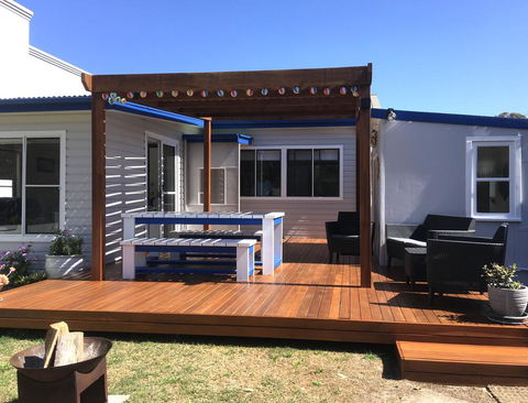 Shellharbour Beach Cottage - Walk Onto Patrolled Beach With Flags In Summer - Darwin Holiday 0