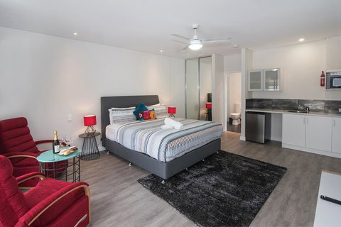 Shiraz Studio - Darwin Holiday 0