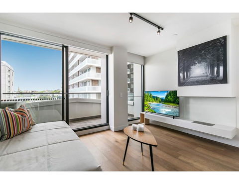 Shop Til You Drop At Sleek Unit In Hip Area - Darwin Holiday 0