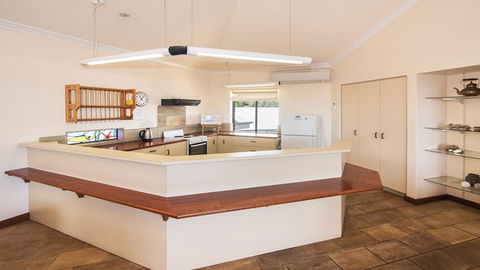 Shorelands - Darwin Holiday 1