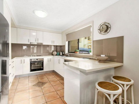 SHORELINE 3 - Darwin Holiday 0