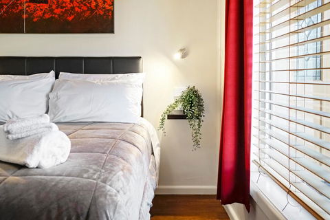 Short Stays Gippsland Trafalgar - Darwin Holiday 0